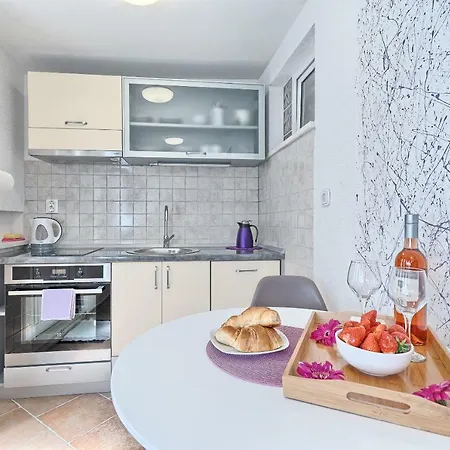 Studio Apartman Harmony